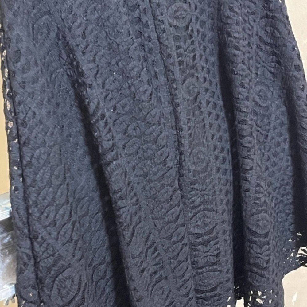 MYSTIC SLEEVELESS BLACK LACE DRESS - Picture 9 of 10